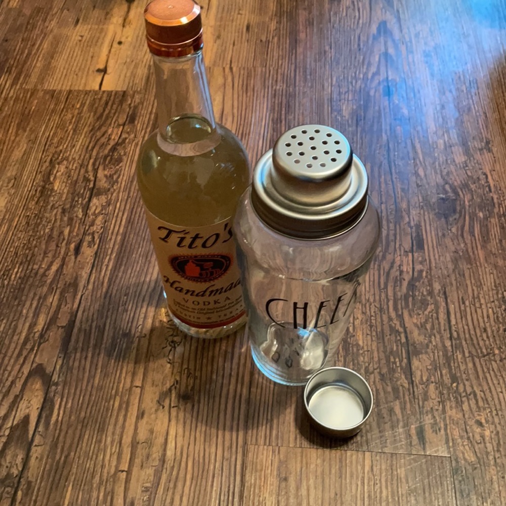 Rae Dunn “Cheers” Drink Shaker - Picture 3 of 5
